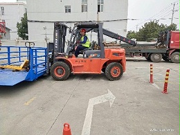 高空搬运圆钢