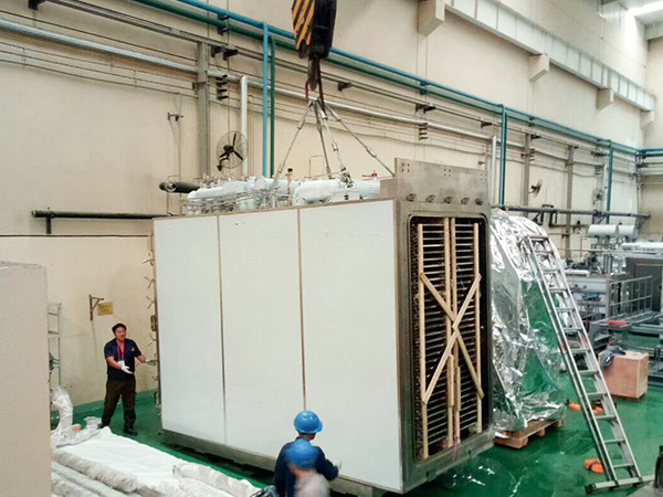 东福龙集团30吨设备吊装